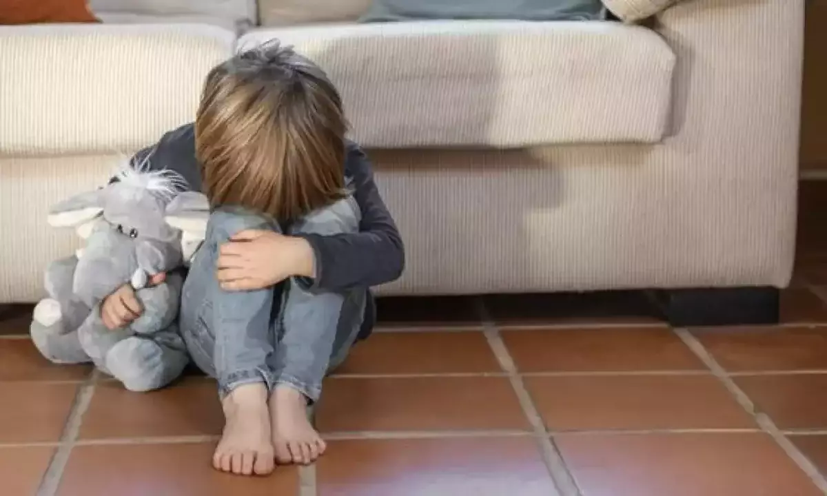 «Үтік басып, пешке күйдірген»: Шымкентте 30 жастағы ана балаларын аяусыз қорлаған