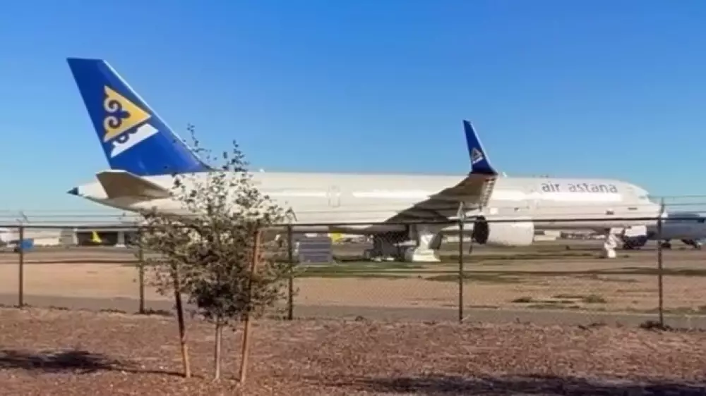 Самолёт казахстанской авиакомпании заметили в неожиданном месте
