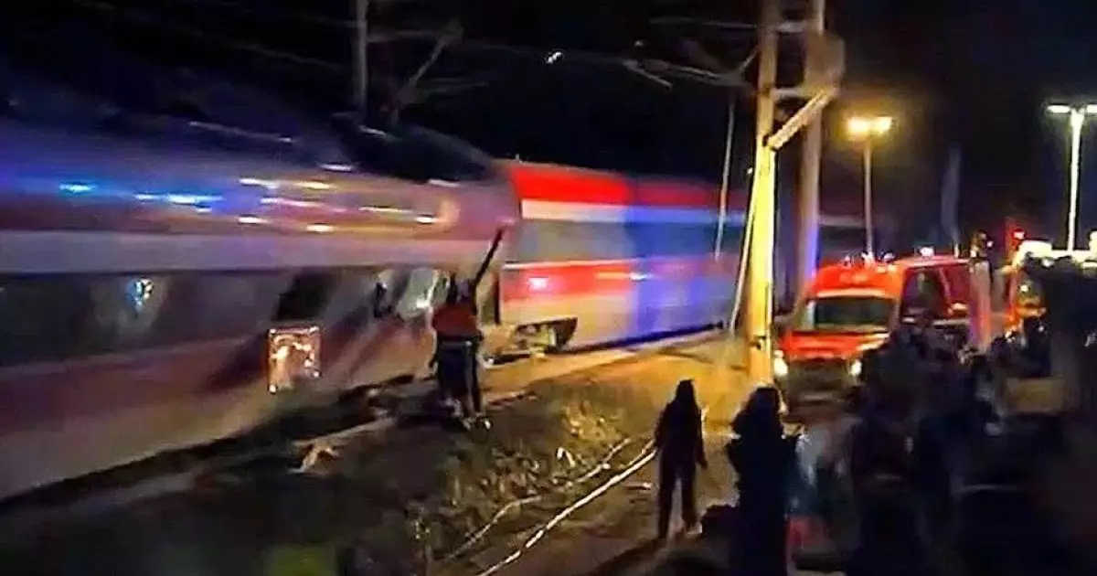  Испанияда екі пойыз соқтығысып, 21 адам қаза тапты 