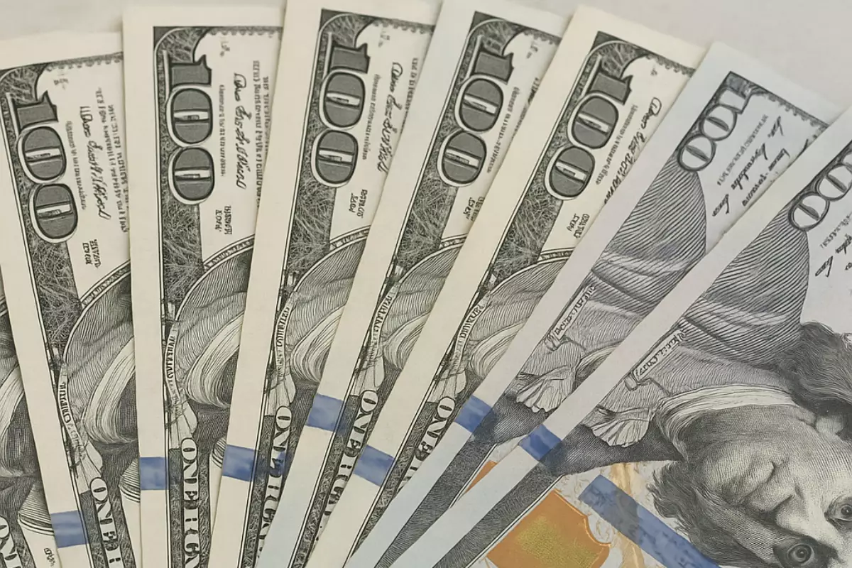 Казахстанские выпускники не забрали 79 миллионов долларов из Нацфонда