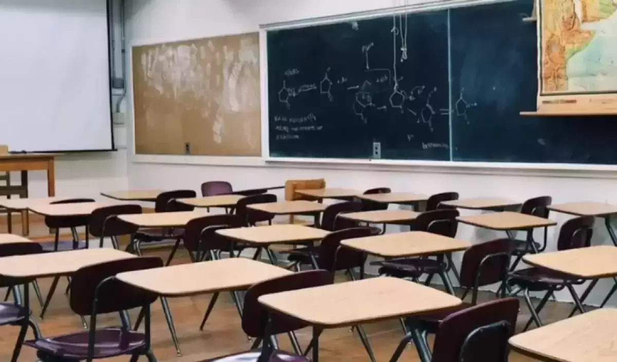 Алматыда теракт қаупіне байланысты ата-аналар балаларын мектепке жібермеді