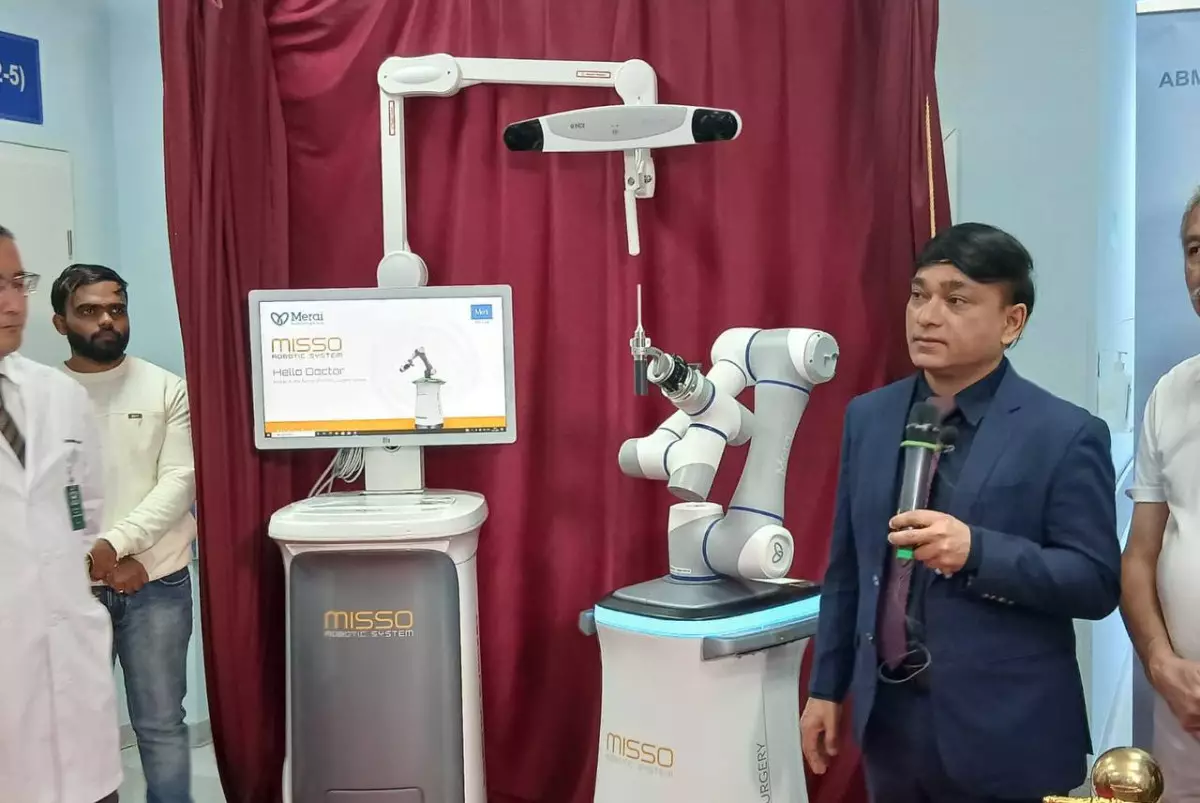 ИИ-робота MISSO начали использовать в ортопедии в Казахстане