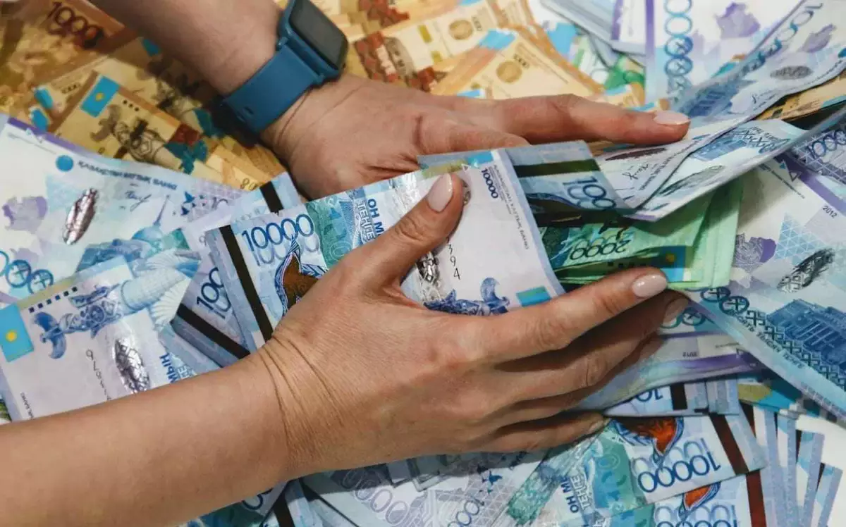 Банки РК лишаются триллионов: как это отразится на казахстанцах