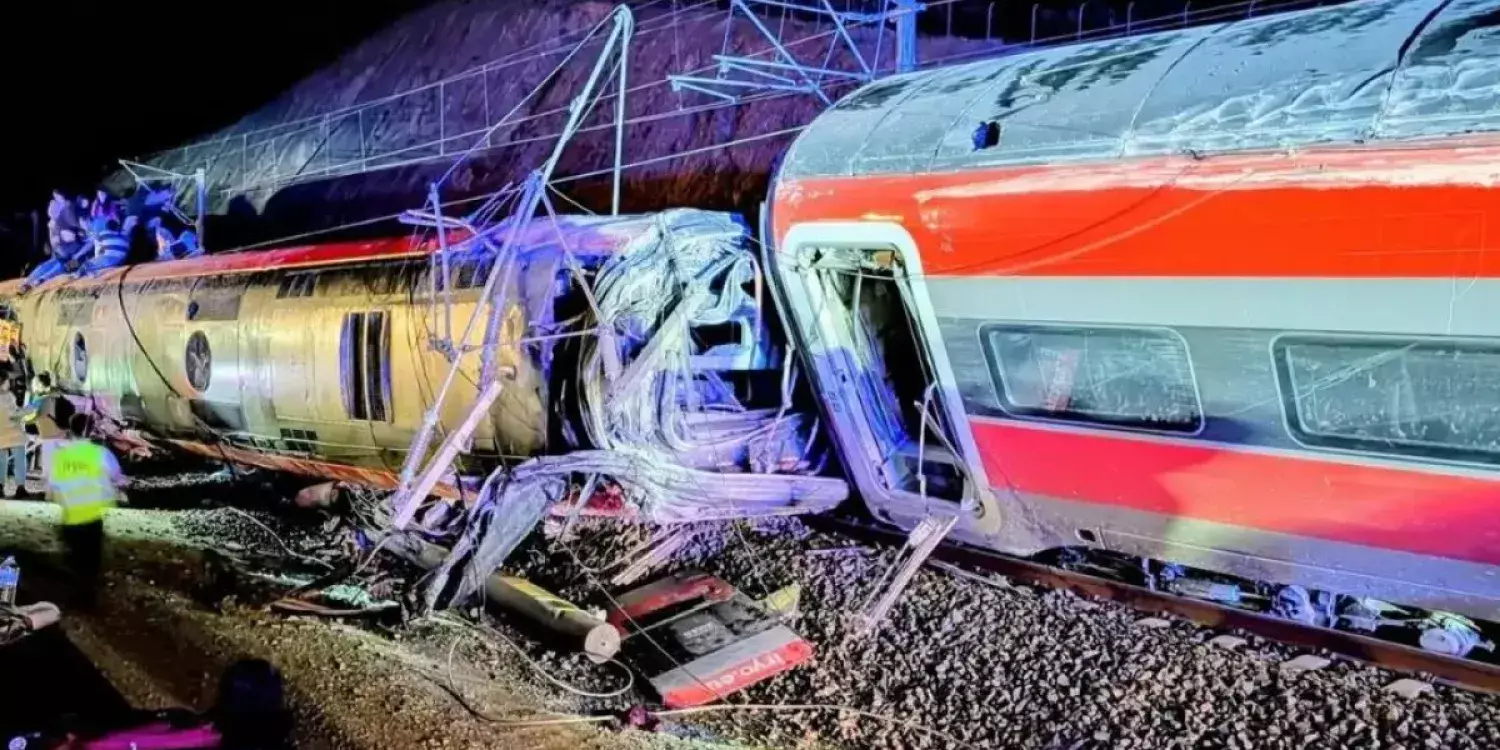 Испанияда екі пойыз соқтығысып, 40 адам қаза тапты