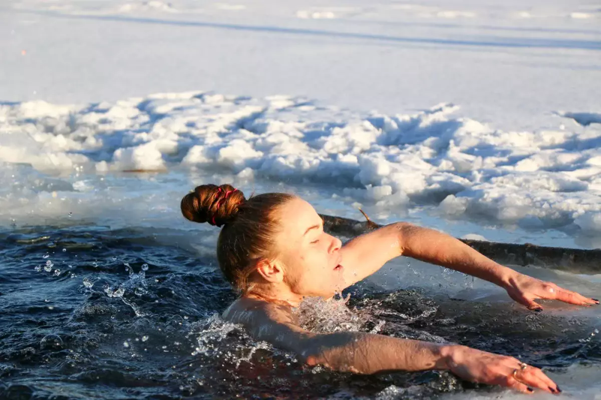 Лютый мороз не помеха: в ВКО прошли массовые крещенские купания