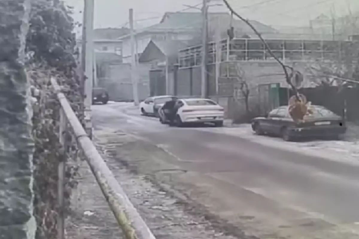 Связал и похитил 30 млн тенге: в Алматы произошло ограбление средь бела дня