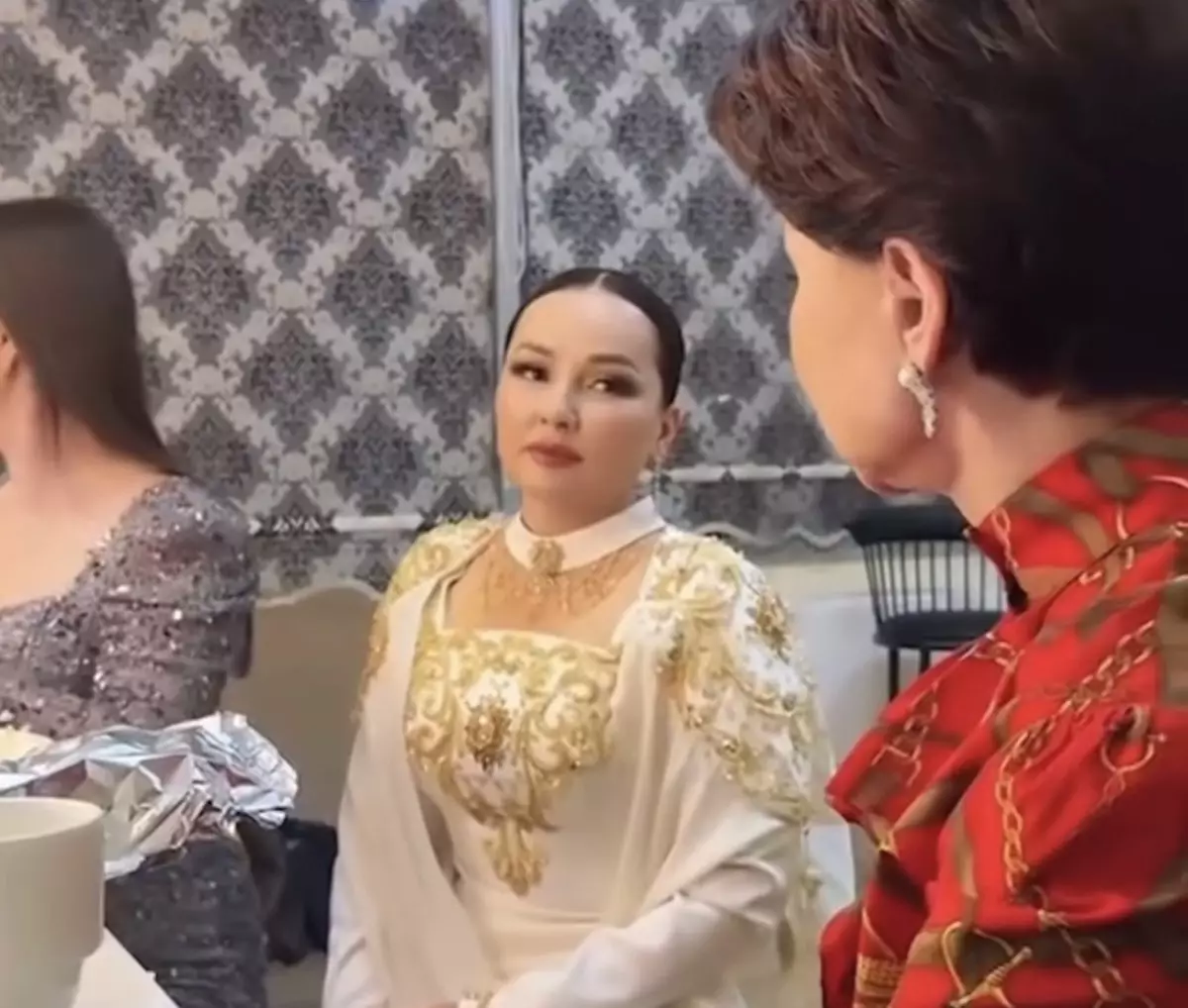 «Келін қызың емес»: Роза Рымбаева Жазира Байырбековаға ақылын айтты (ВИДЕО)