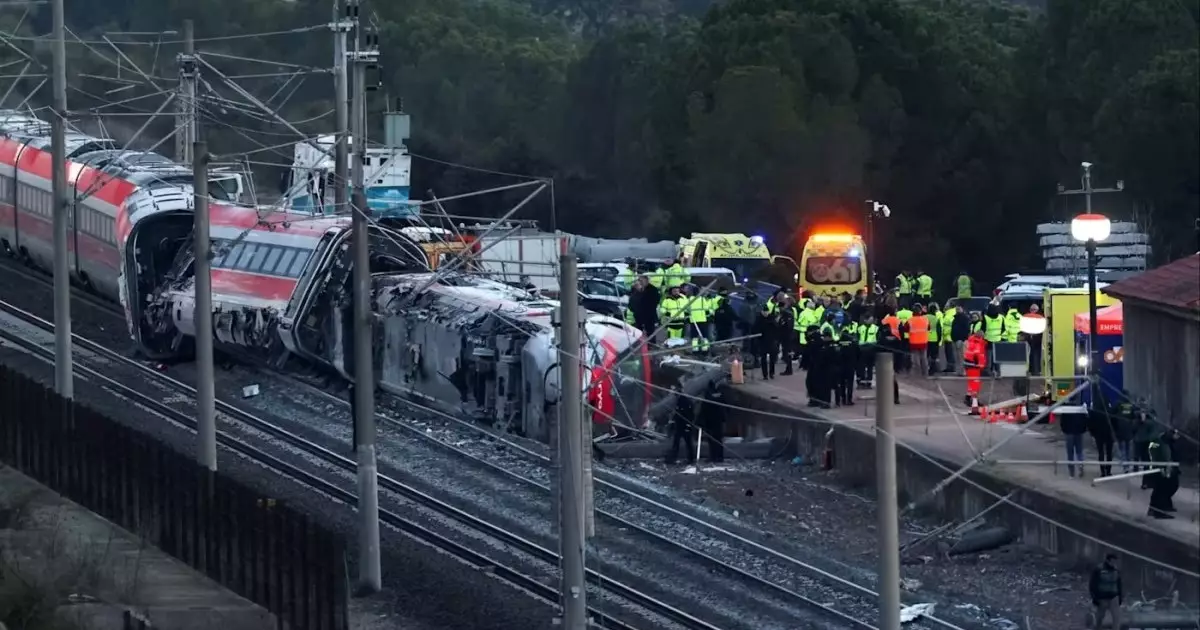  Екі лық толы жүрдек пойыз соқтығысып, әзірге 39 адам қаза тапқаны білгілі болды 