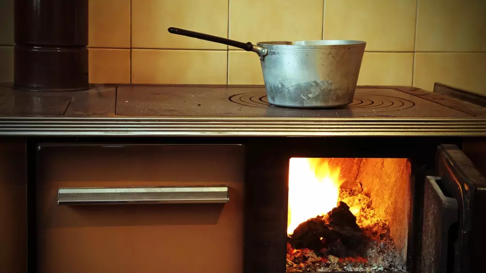 “Оставили одну дома“: с матерью погибшей девочки работают психологи в СКО