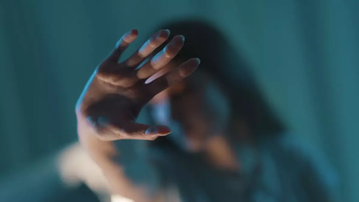 Тұншықтырып, зорламақ болған: Ақтөбеде әйел адам экс-сүйіктісінің ішіне пышақ сұғып алды