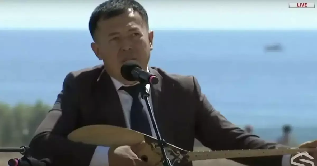  Жаңасының кім болатынын білмейміз. Ақын Тоқаевқа тағы президент болуды ұсынды 