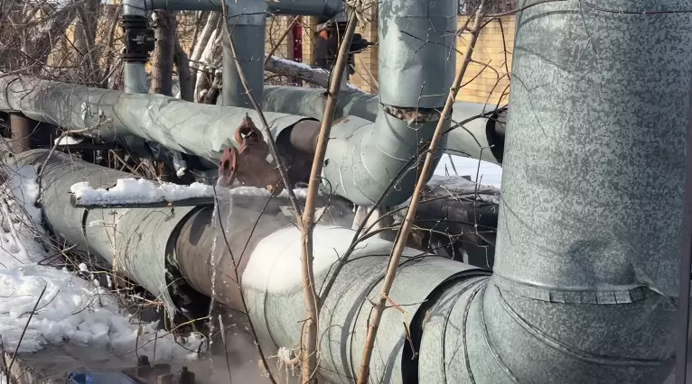 Дефект выявлен на неотремонтированном участке тепломагистрали в Темиртау