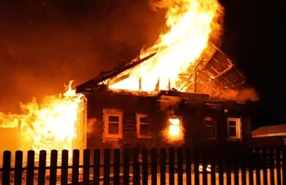 В СКО при пожаре в частном доме погибла пятилетняя девочка