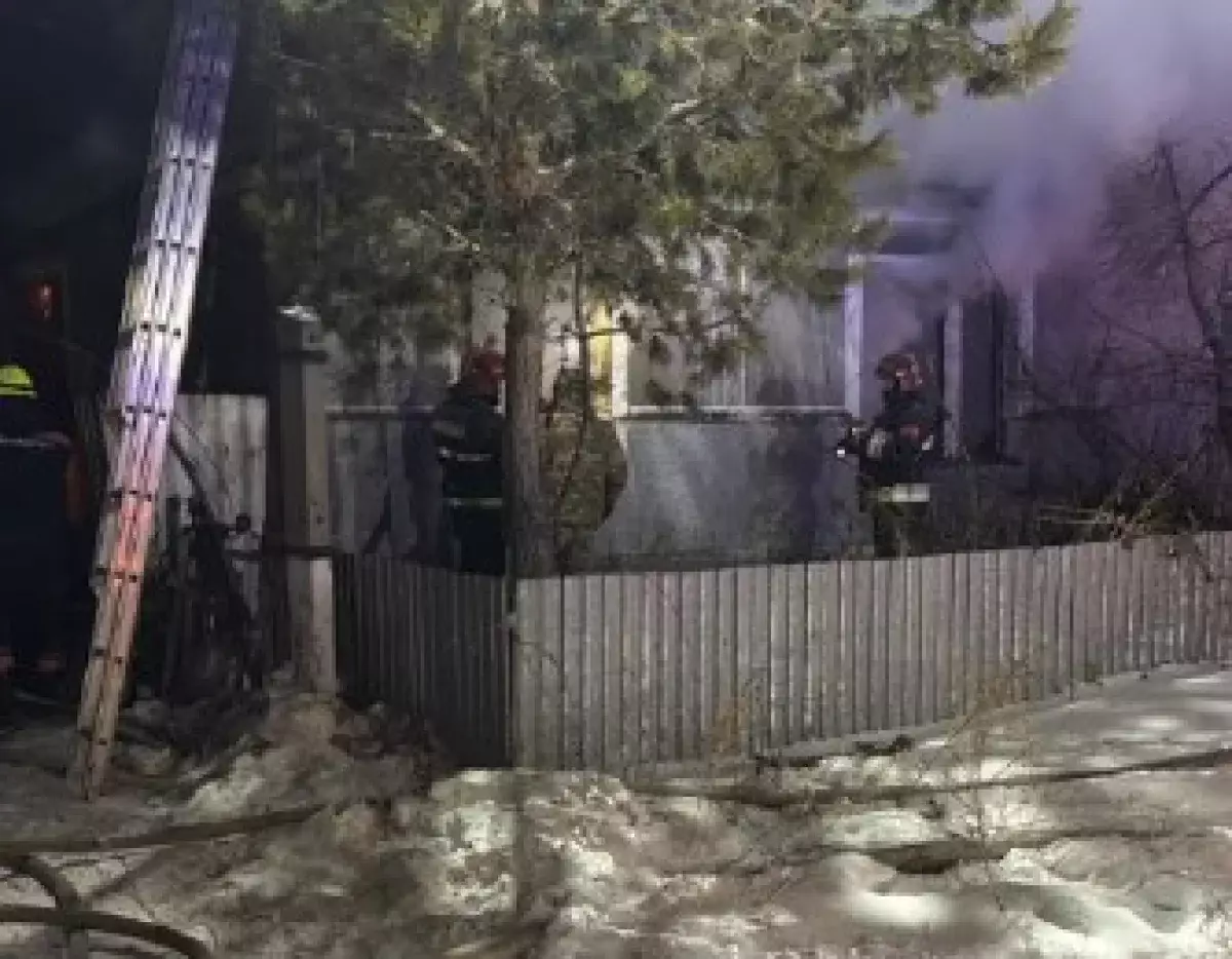 В СКО девочка погибла, оставшись запертой в горящем доме