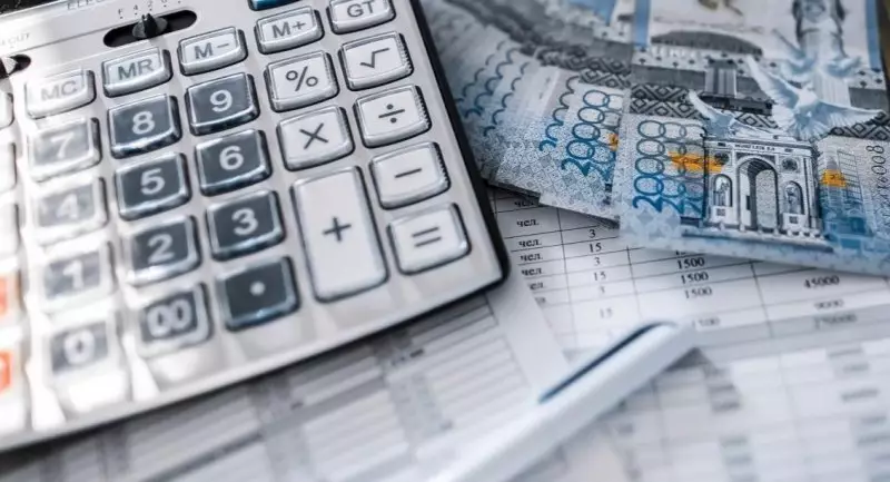 Каждому казахстанцу, работающему по найму, положены 7500 тенге