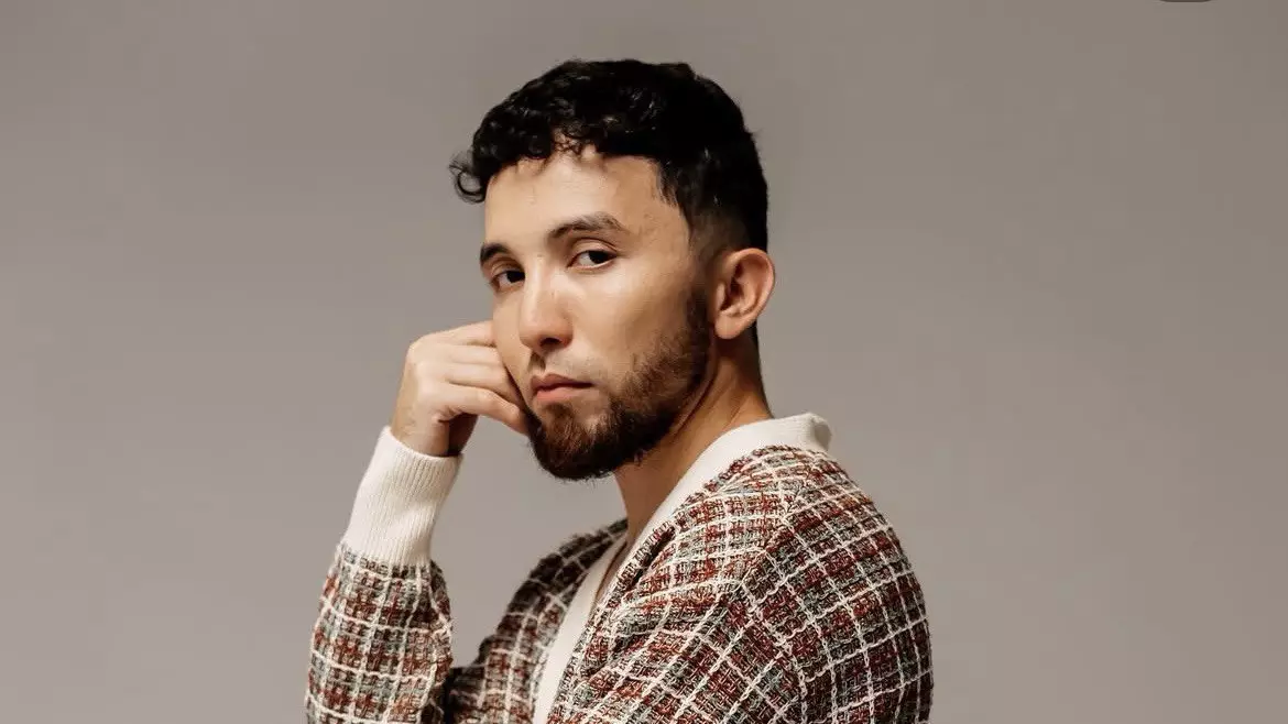 "Кенже балаңа асықтың ба?": Әнші Qanay қара жамылды