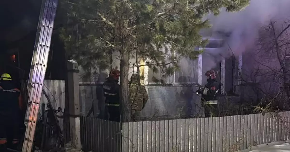   «Есікті құлыптап, үйде жиі жалғыз қалдырған»: Солтүстікте 5 жасар қыз тірілей жанып кетті   