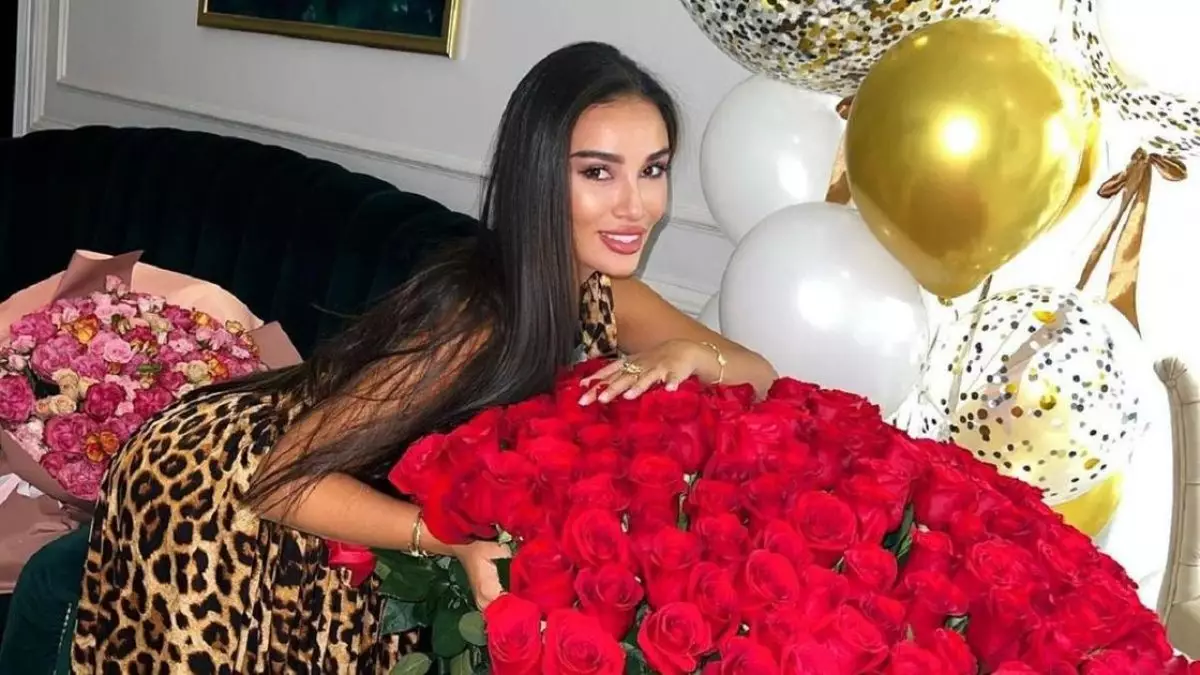 «Әрине тоқал болар едім!»: Блогер Madlen ел көкейіндегі сұраққа жауап берді (ФОТО)