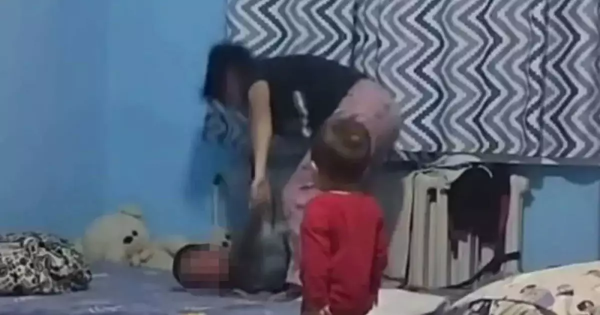  Снимала подруга: появились подробности жестокого избиения ребенка в Жаркенте 