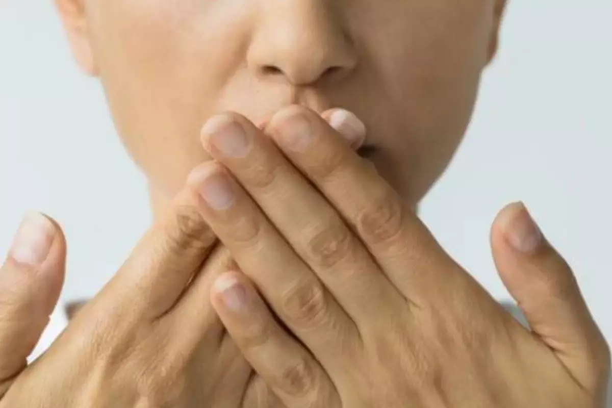 Родителям напомнили об ответственности за вредные привычки при детях