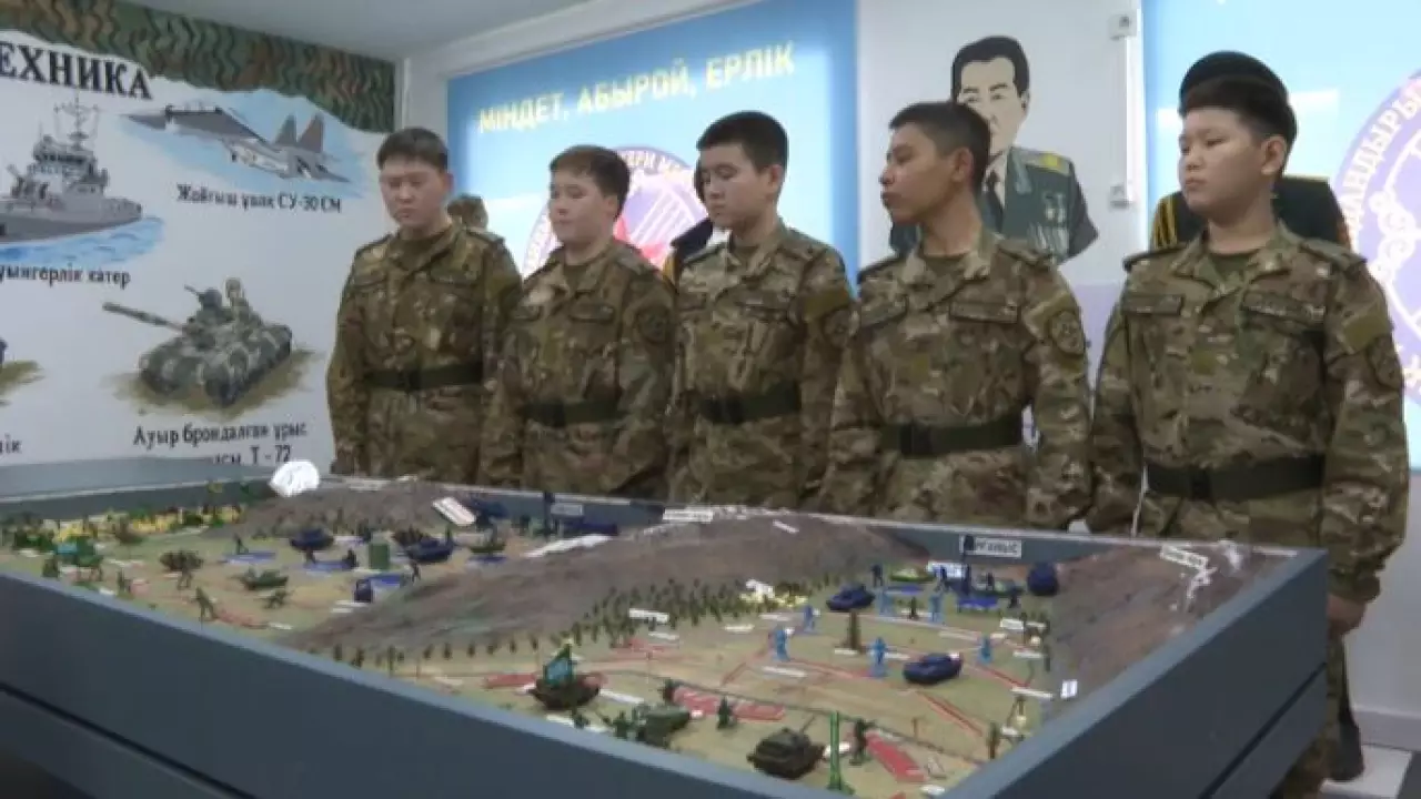 180 кадетов учатся в военной школе Тараза