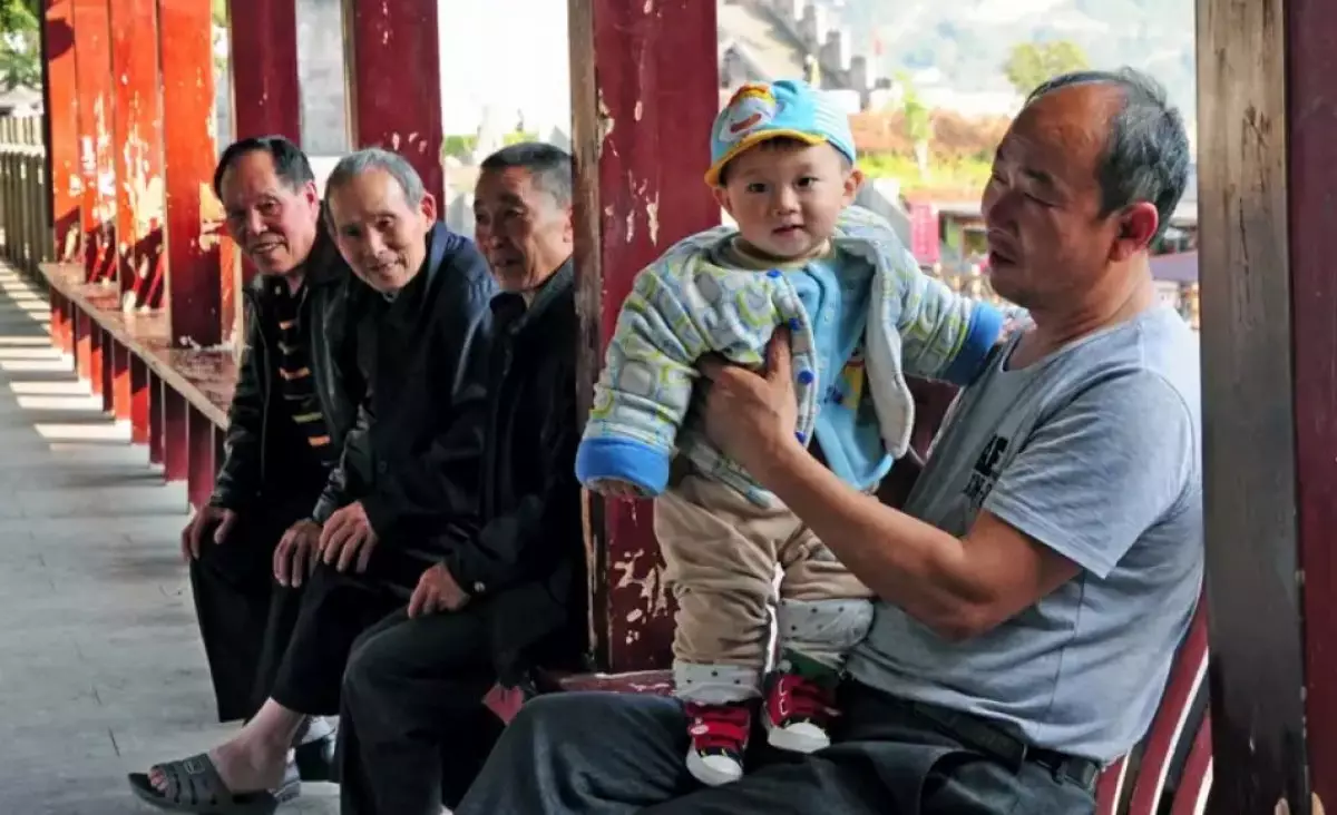 Бала туу саны құлдырап кетті: Үкімет әр балаға ақша бермек