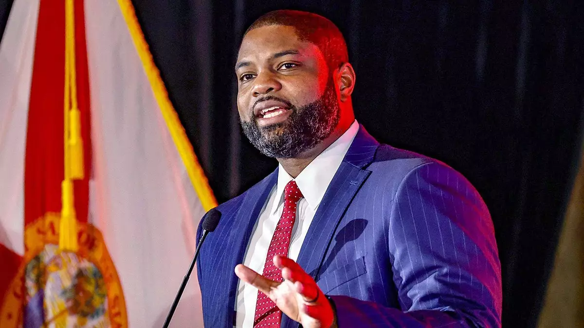 Конгрессмен Дональдс обвиняет демократов Миннесоты в разжигании беспорядков против ICE после того, как провокаторы ворвались в церковь.