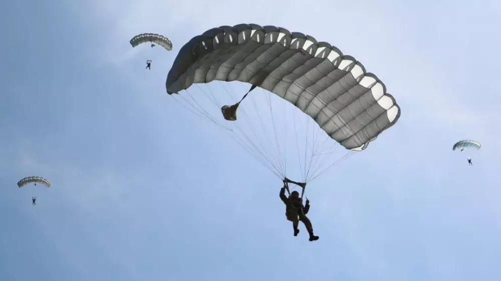 Не раскрылся парашют: в Актобе начался суд по делу о гибели 18-летнего курсанта