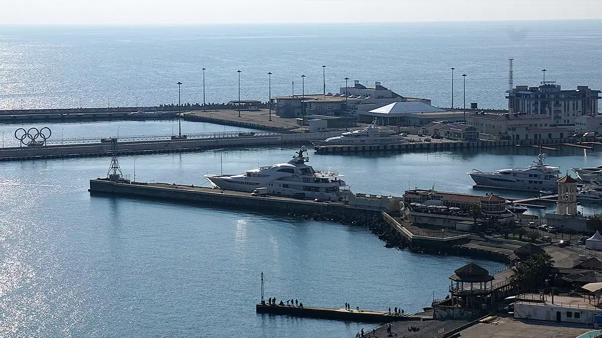 Ветеран США приговорен к пяти годам в российской тюрьме после того, как власти, как сообщается, заставили его пришвартоваться с оружием на борту.