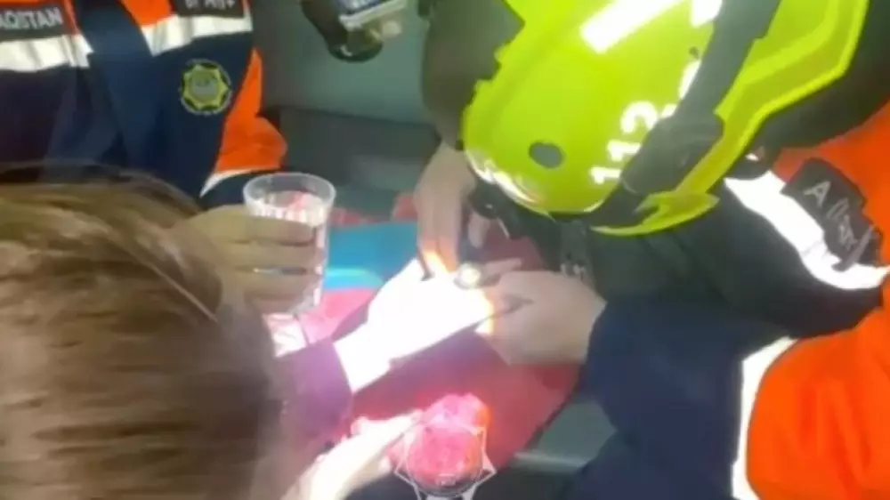 Астанчанке пришлось вызвать спасателей, чтобы избавиться от кольца