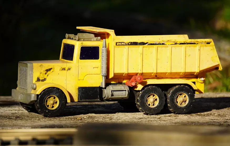 Запрет на движение трехосных самосвалов отменили в Казахстане