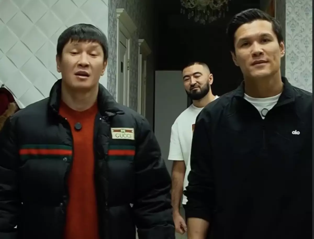 «Көрімдік күтемін»: Оралдық кәсіпкерлер боксшы Данияр Елеусіновке қымбат көлік сыйлады (ВИДЕО)