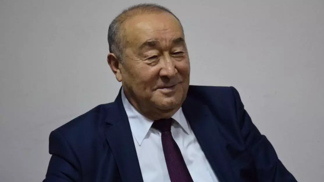 Амалбек Тшанов қазіргі шенеуніктерді өткір сынап, сұхбат берді