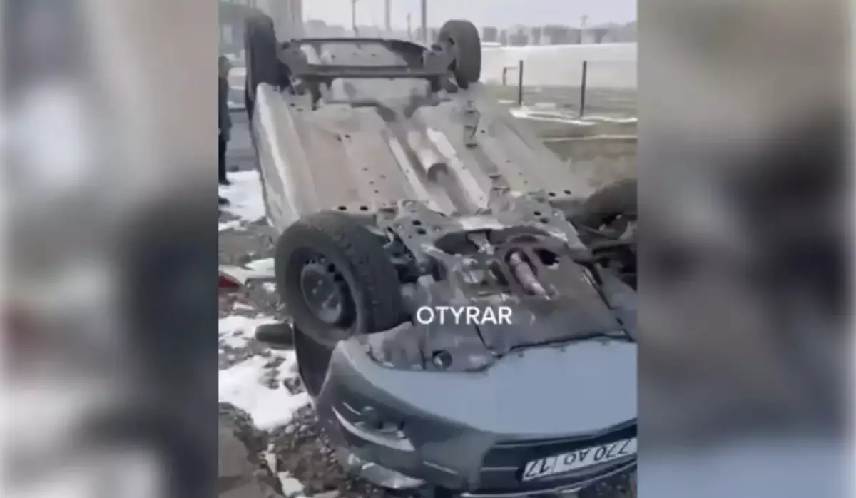 Шымкентте жүргізуші куәлігін алуға емтихан тапсырған бойжеткен апатқа ұшырады (ВИДЕО)