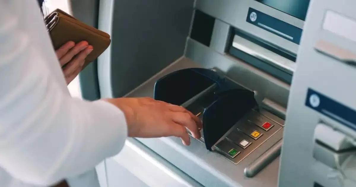  «Қолма-қол ақша шештің, базаға іліктің»: Ұлттық банк банкоматтарға қатысты тараған хабарламаға жауап берді 