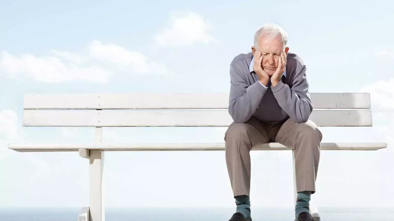 Қарттарды қаржы алаяқтарынан қалай қорғаймыз?