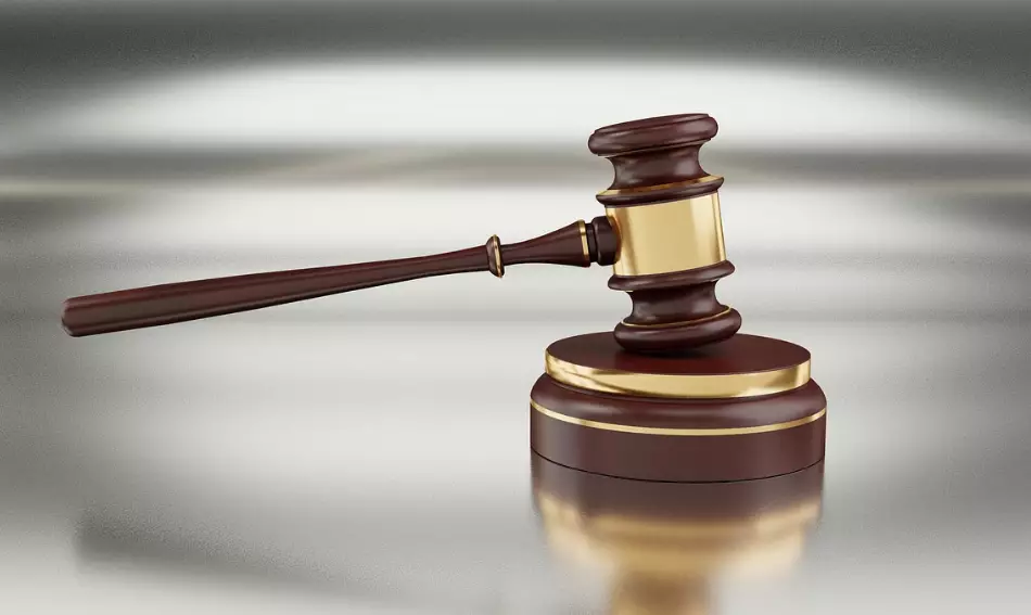 Сотрудников филиала КТЖ осудили за взятку в Павлодаре