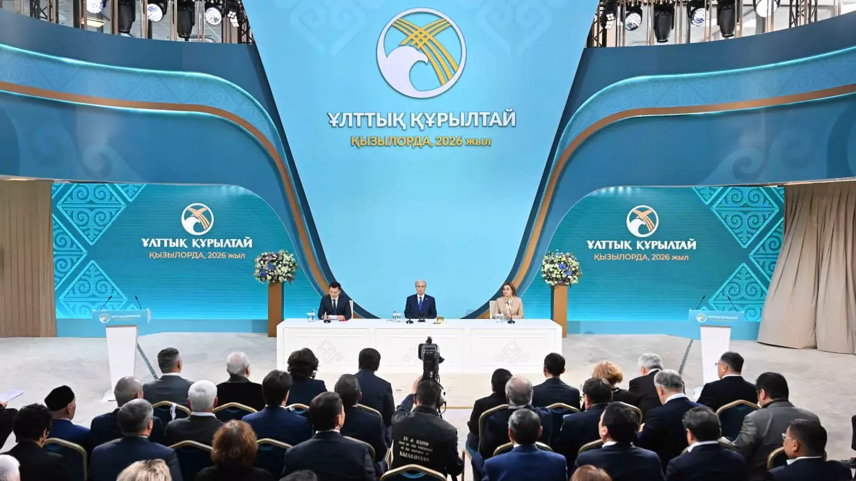 “Қоғамдық орындарда бет-жүзді бүркейтін киімге тыйым салу”: Ерлан Қарин Бурабайда өткен құрылтай нәтижесінде қандай заңдар қабылданғанын айтты