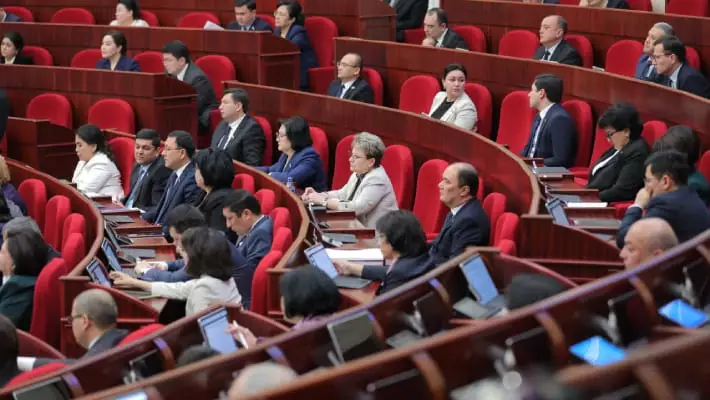 Закпалата приняла поправки для запуска Apple Pay и Google Pay в Узбекистане