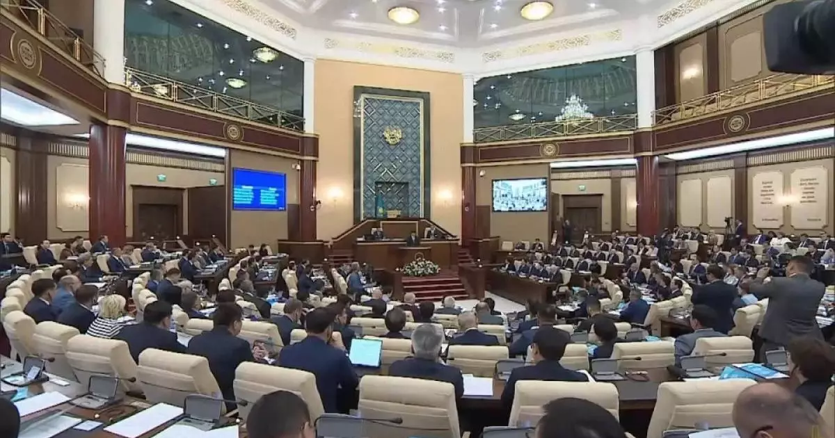  Депутаттар саны 145 болуға тиіс: Президент бір палаталы Парламентті «Құрылтай» деп атауды ұсынды 