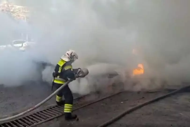 Газовый автомобиль вспыхнул на улице в Шымкенте