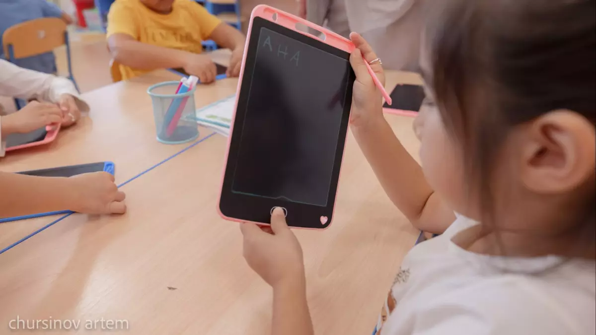 Ұлттық құрылтайда балаларды әлеуметтік желілерден шектеу мәселесі көтерілді