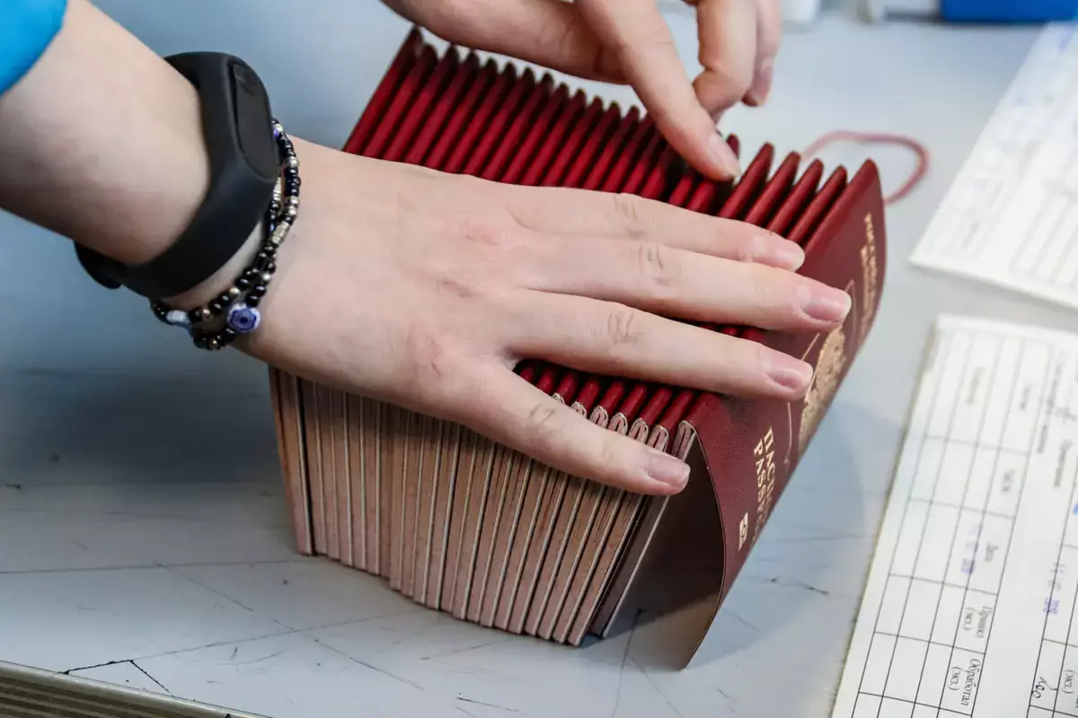 Свидетельство больше не спасёт: российские дети едут за границу только с загранпаспортом - новости на Lada.kz 20.01.2026