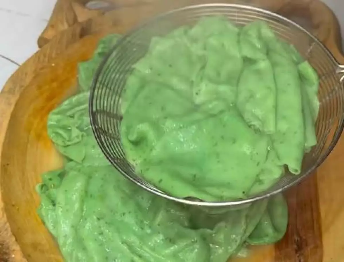 Зеленый бешпармак шокировал Казнет (ВИДЕО)