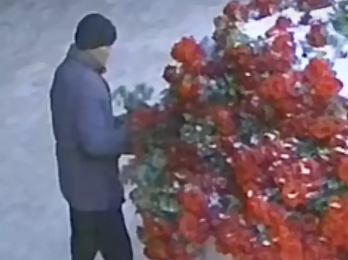 Степногорский «вандал-романтик» уничтожил городскую клумбу ради дамы