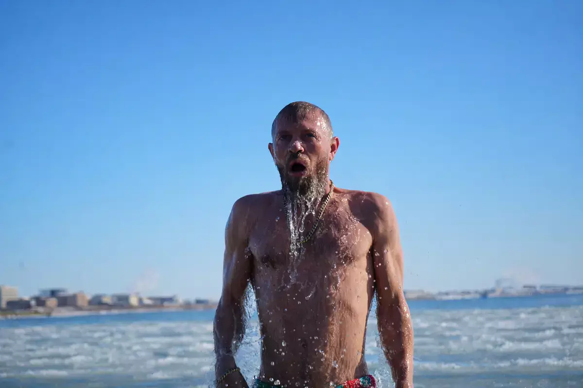 До поздней ночи у купели: сколько человек окунулись в Актау - новости на Lada.kz 20.01.2026