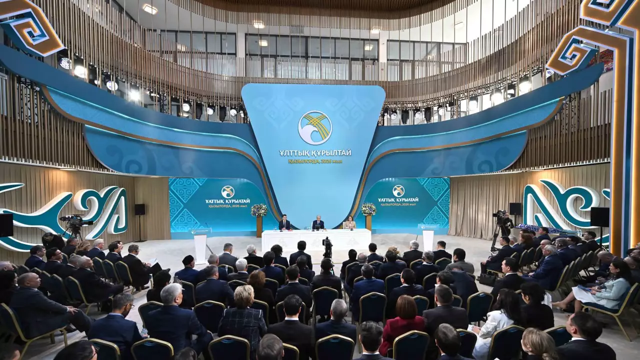 Қазақстан халқы Ассамблеясы мен Ұлттық құрылтай жұмысын тоқтатты - Президент “Халық кеңесін” құруды ұсынды