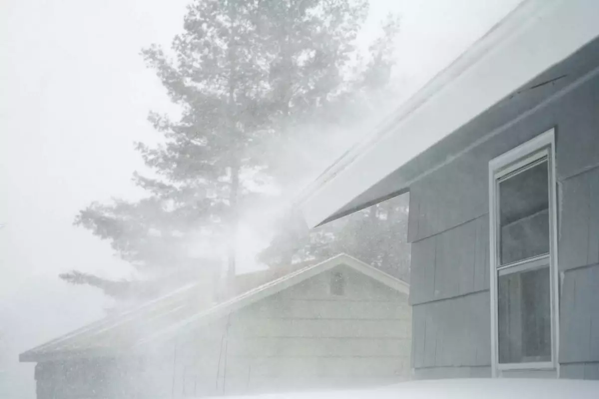 Жителей Алматы предупредили о гололеде и тумане