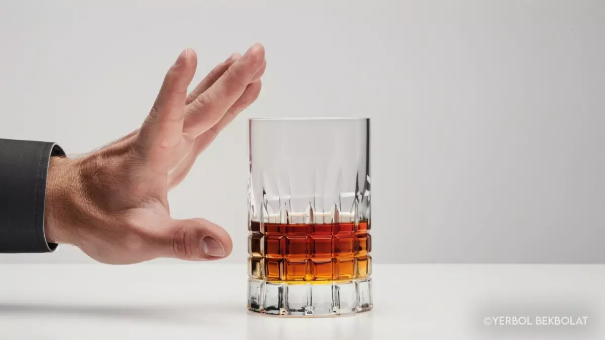 Баланың көзінше темекі шегіп, ішімдік ішкен ата-анаға айыппұл салынады