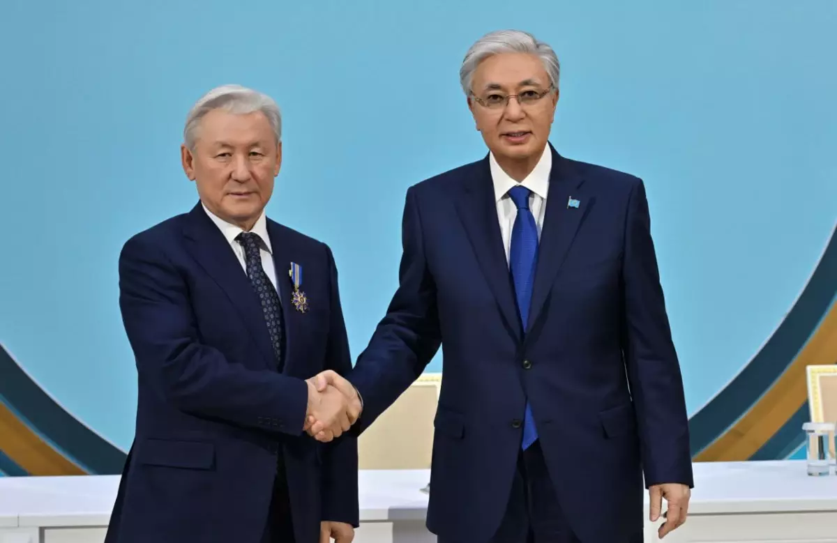 Тоқаев Ұлттық құрылтайдың қызметіне атсалысқан бір топ азаматты марапаттады